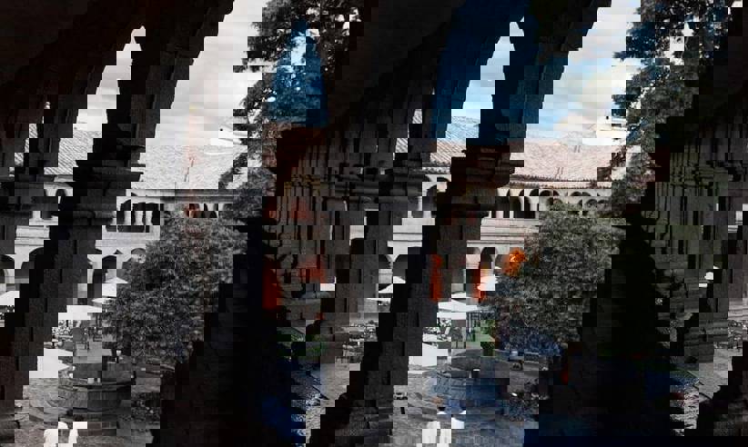 Mon Gst Courtyard04 960X798
