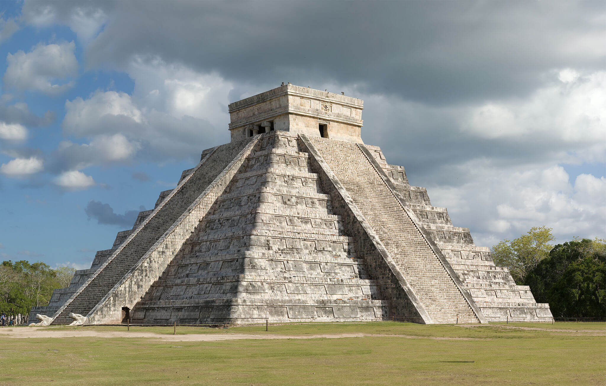The iconic pyramid of Chichen Itza, a UNESCO World Heritage Site and famous Mayan archaeological site in Yucatan, Mexico. 