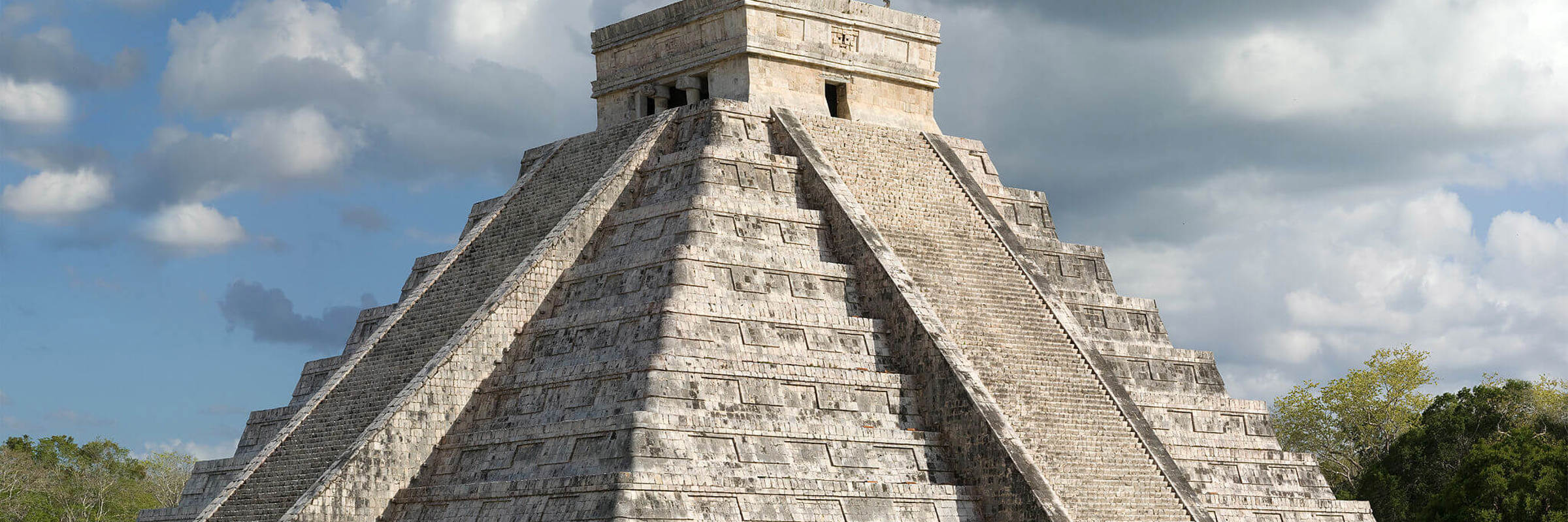 The iconic pyramid of Chichen Itza, a UNESCO World Heritage Site and famous Mayan archaeological site in Yucatan, Mexico. 