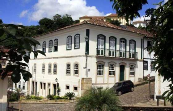Historic white colonial building housing the Luxor Pousada in Ouro Preto, Minas Gerais, Brazil. 