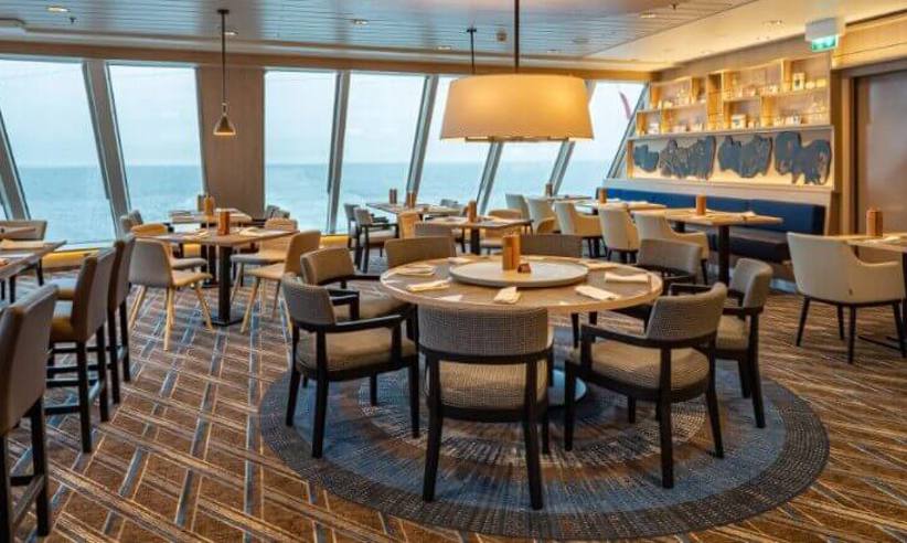 Restaurant à bord du Roald Amundsen