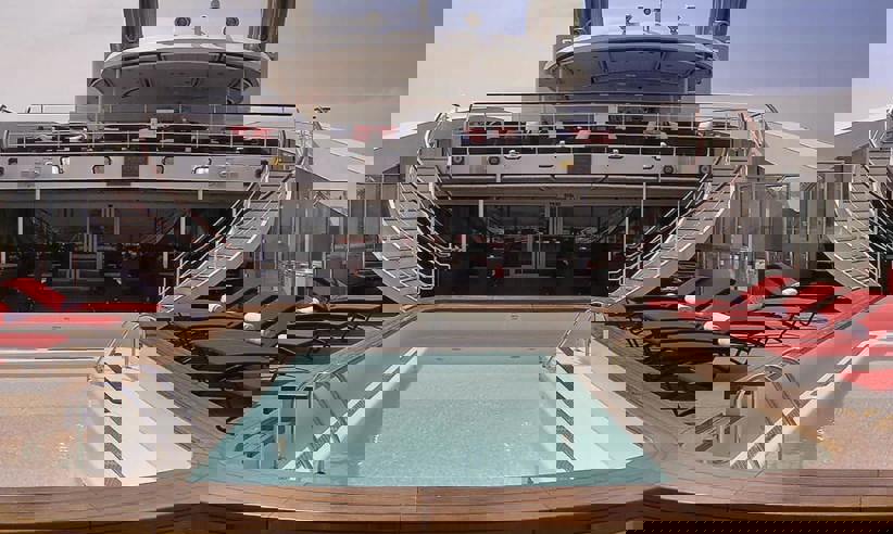 Piscine à bord du Boréal 