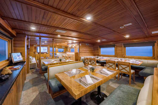 The lounge and restaurant on Coral II